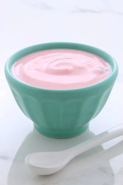 Bär fransk stil yoghurt — Stockfoto