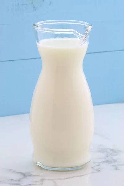 Verse melk karaf — Stockfoto