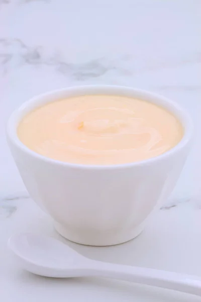 鲜桃酸奶 — 图库照片