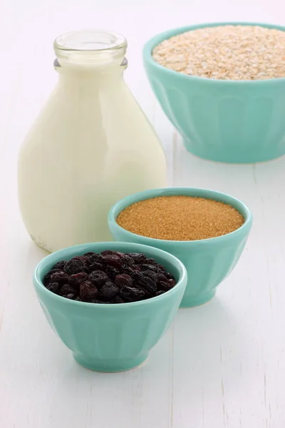 Vintage setting oatmeal ingredients — Stock Photo, Image