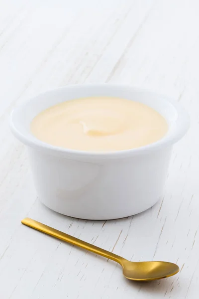 Délicieux yaourt nature — Photo