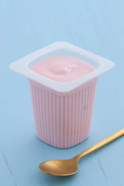 Свіжий і здоровий йогурт — стокове фото