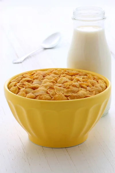 Здоровый завтрак с кукурузой — стоковое фото