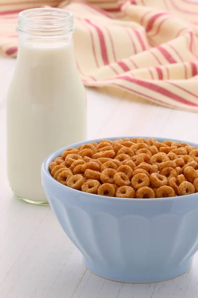 Whole wheat cereal loops — Stock Photo, Image