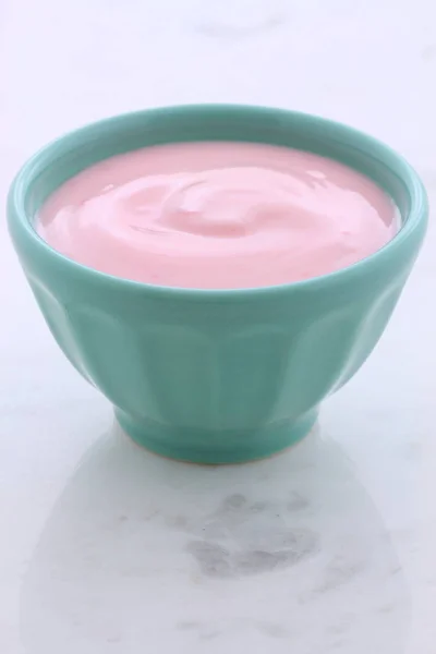 Yogur de fresa fresca —  Fotos de Stock