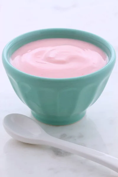 Iogurte de morango fresco — Fotografia de Stock