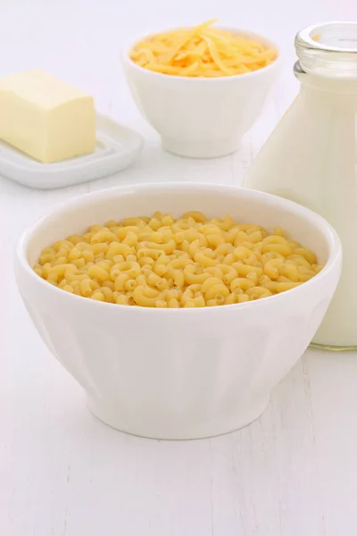 Gourmet macaroni and cheese ingredients. — Stock Photo, Image