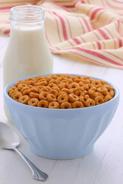 Whole wheat cereal loops — Stock Photo, Image