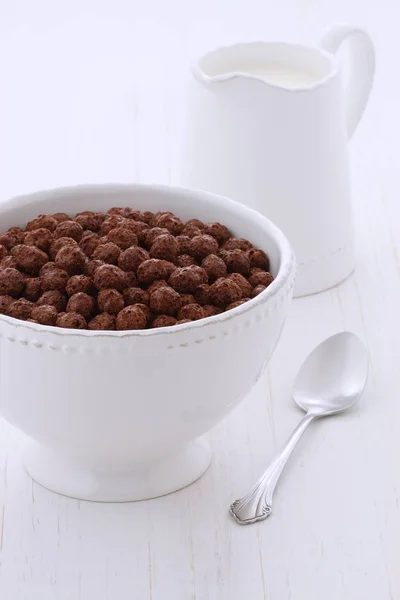 Deliciosas crianças saudáveis cereais de chocolate — Fotografia de Stock