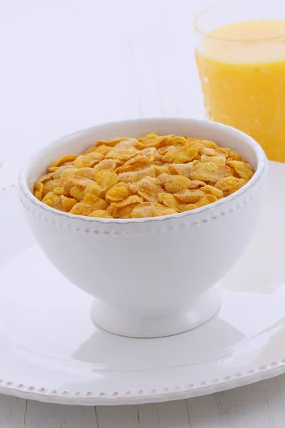 Healthy corn flakes breakfast — Stock Photo, Image