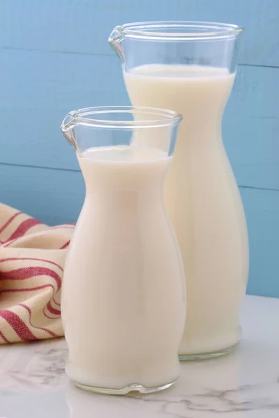 复古造型牛奶 — 图库照片