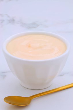 Taze şeftali yoğurt 