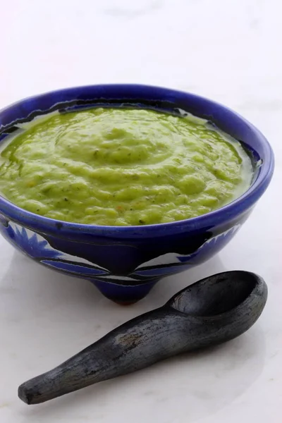 Köstlicher mexikanischer Guacamole-Dip — Stockfoto