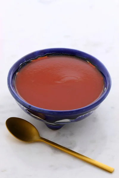 Delicioso salsa de pimenta vermelha quente — Fotografia de Stock