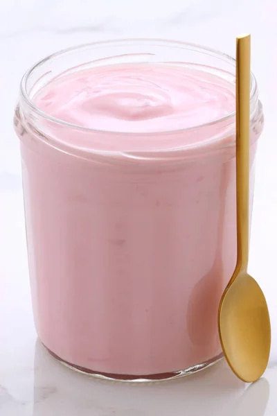 Beeren Joghurt nach französischer Art — Stockfoto