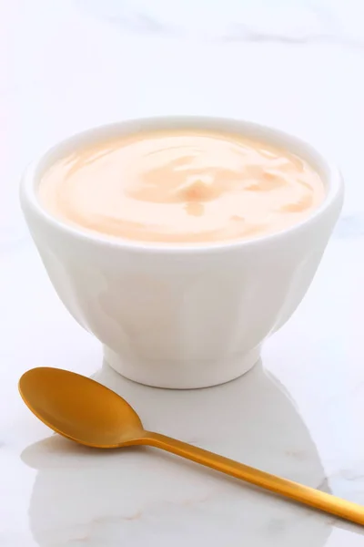 Yogur de melocotón fresco — Foto de Stock