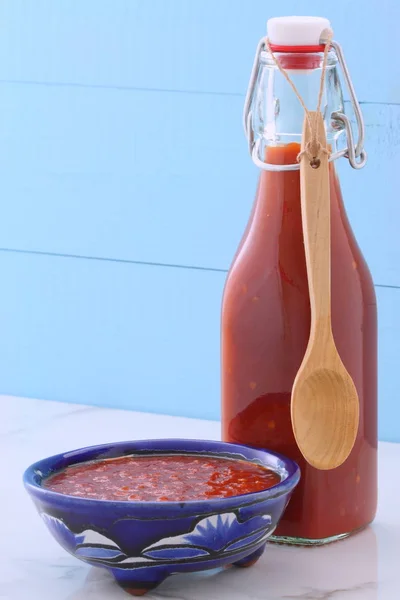 Vintage salsa picante roja — Foto de Stock