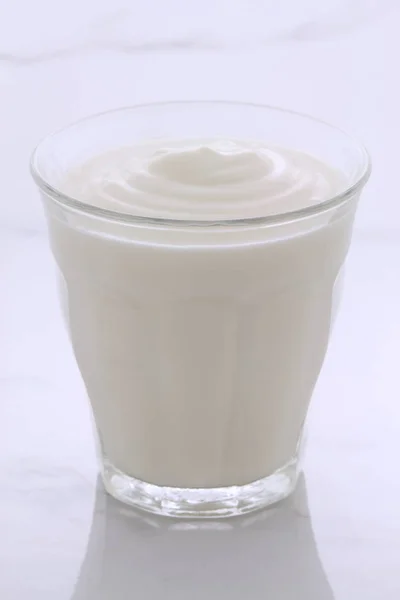 Joghurt im Retro-Stil — Stockfoto