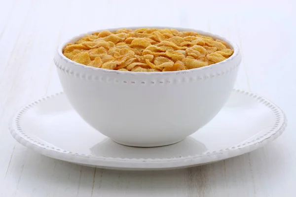 Healthy corn flakes breakfast — Stock Photo, Image