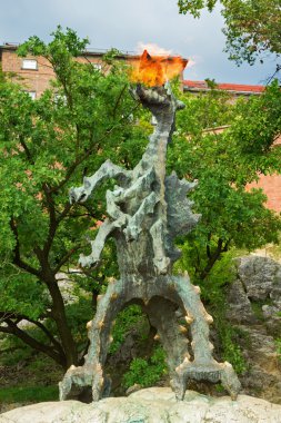 Yangın nefes dragon heykeli
