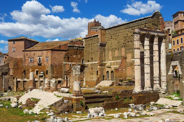 Ancient roman ruins — Stock Photo, Image