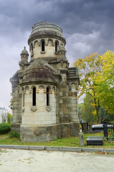 Крипта на Лычаковском кладбище — стоковое фото