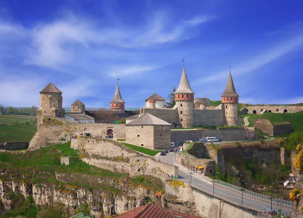 Kamianez-podilskyi Burg im Frühling — Stockfoto