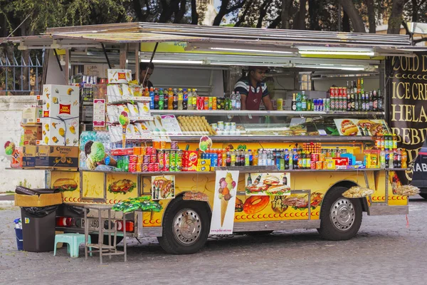 Snack truck in Rome — Stock Photo, Image