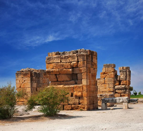 Ruinas de una antigua ciudad Hierápolis — Foto de Stock