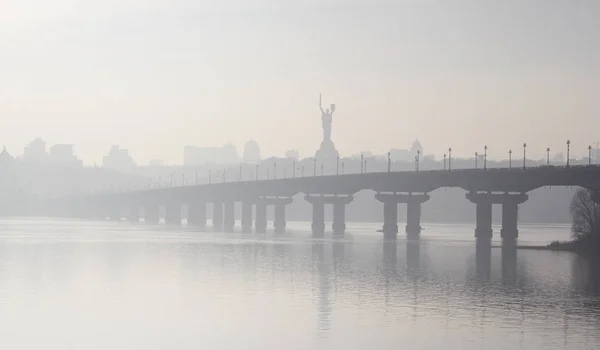 Киев в тумане — стоковое фото
