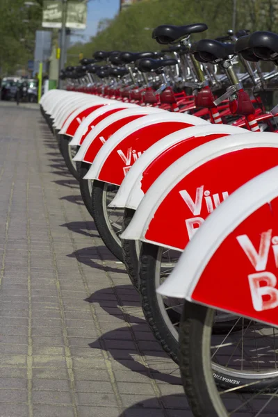 Reihe von Fahrrädern in Barcelona — Stockfoto