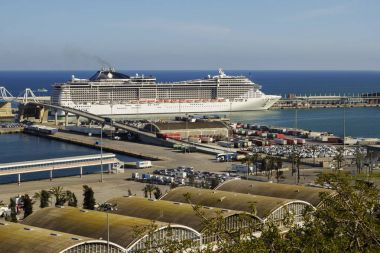 'MCS Splendida' adında bir yolcu gemisi.