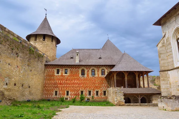 Dentro del castillo de Khotyn — Foto de Stock