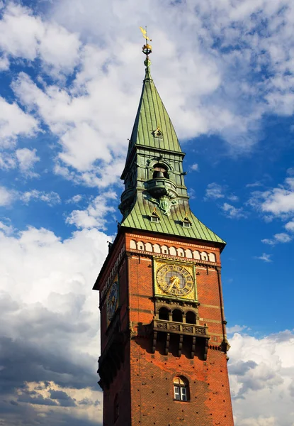 Tour de l'horloge de l'hôtel de ville de Copenhague — Photo