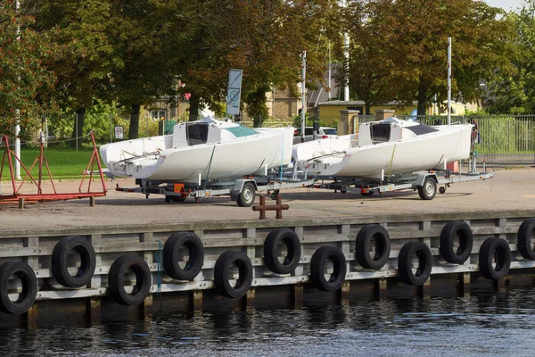 Twee boten op de aanhangwagen — Stockfoto