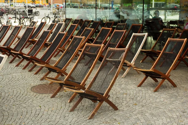Wooden chairs by the restaurant — Stock Photo, Image