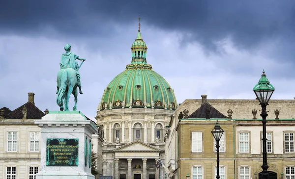 Statue of Frederik V and Frederik's Church — Stock Photo, Image