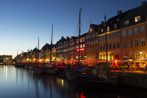 Nyhavn street gece