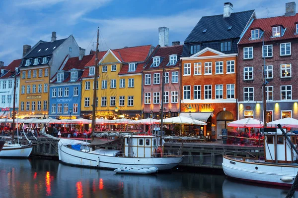 Nyhavn street gece