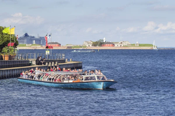 Attrazioni turistiche in barca larga — Foto Stock