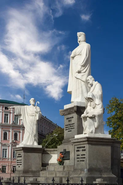 Пам'ятник княгині Ользі і святих — стокове фото