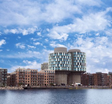 Kopenhag, Danimarka - 23 Eylül, 2017: Portland kuleleri olan Nordhavn bölgesinde Bina ofise dönüştürülen iki eski Aalborg Portland siloları.