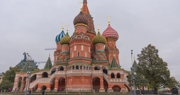 Saint Basil's (opstanding) kathedraal tops op de Moskou-Rusland. Rode plein. — Stockfoto