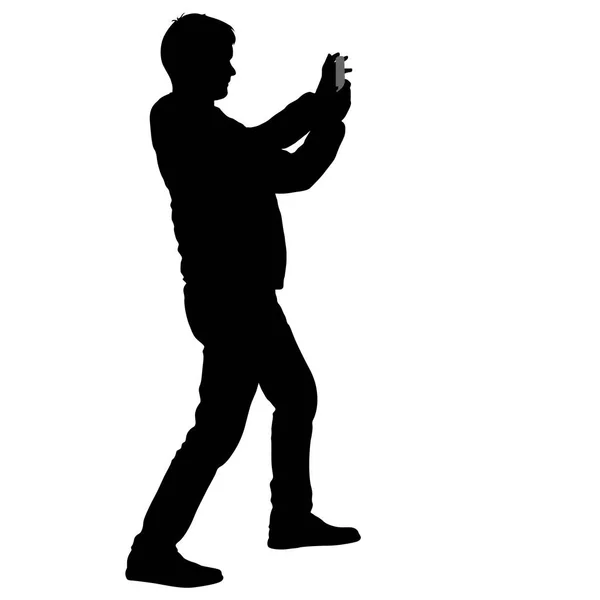 Силуэты человек делает селфи со смартфоном на белом фоне — стоковый вектор