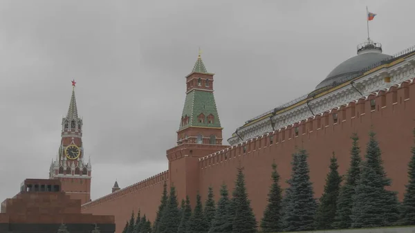 Kremlin Moscovo Cúpula do Senado edifício Bandeira Russa torre — Fotografia de Stock