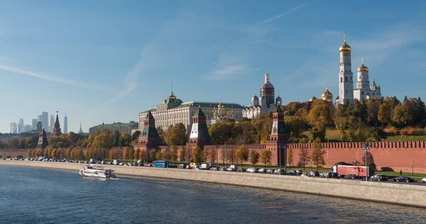 Sonniger Sommertag Moskau Fluss Bucht Kreml Zeitraffer — Stockfoto