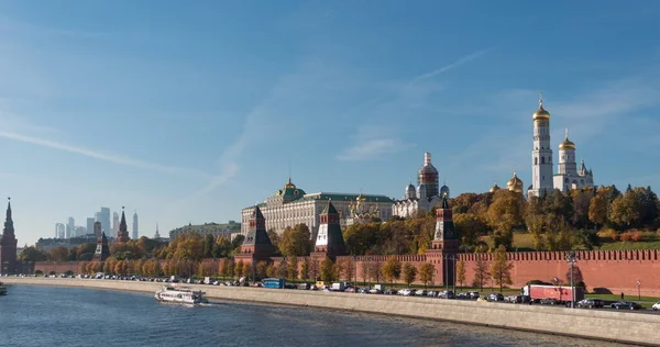 Ηλιόλουστη καλοκαιρινή μέρα moscow ποταμού κόλπο kremlin Timelapse — Φωτογραφία Αρχείου