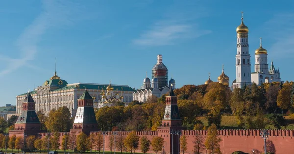 Hermosa vista del Kremlin de Moscú desde el río en verano Timelapse —  Fotos de Stock