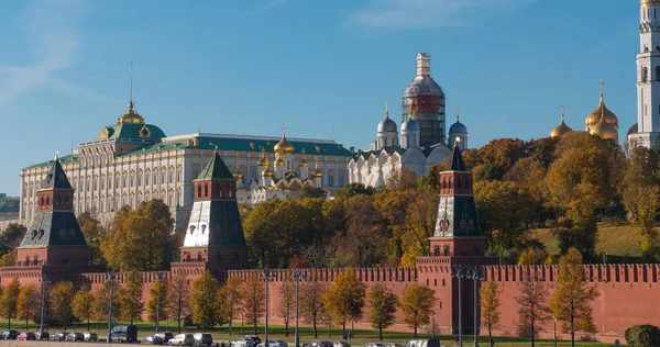 Hermosa vista del Kremlin de Moscú desde el río en verano Timelapse — Foto de Stock