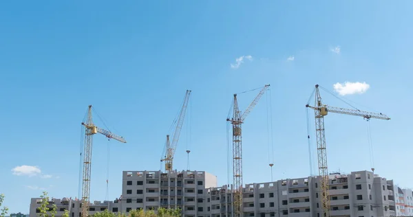 Time lapse du bâtiment en construction, Grue et de beaux nuages pas d'oiseaux — Photo